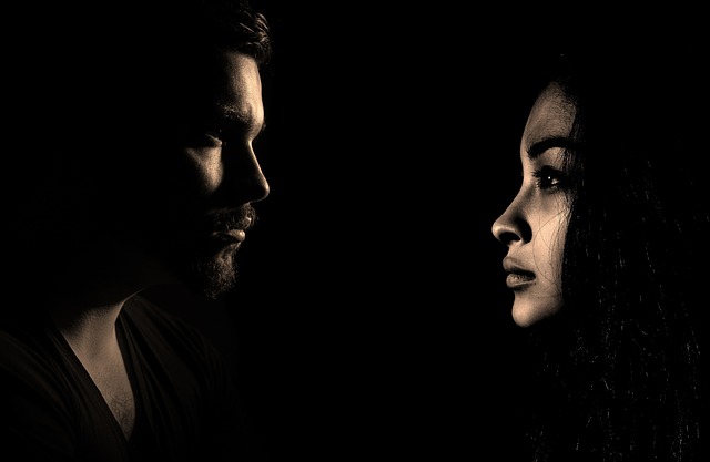 Le speed dating est un type de rendez-vous où les participants ont une série de rendez-vous courts avec différentes pers