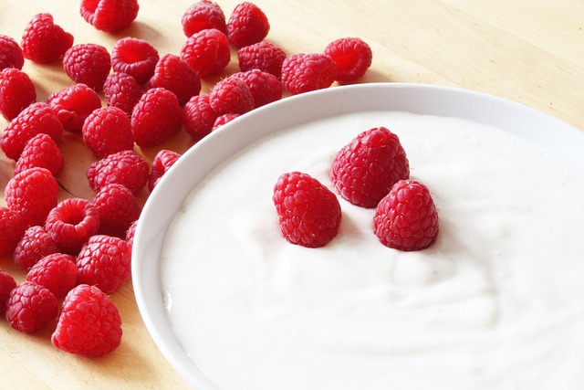 Le skyr est un produit laitier islandais à base de lait fermenté. C'est une source importante de protéines et de calcium